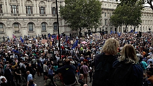 İngiltere ayağa kalktı! Sayı 1 milyon 300 bin...