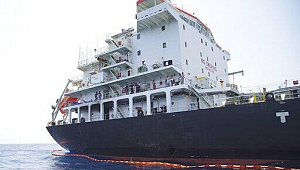 İran'a ait petrol tankeri Suudi Arabistan yakınlarında arızalandı