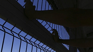 Meksika'da köprüye yarı çıplak 9 ceset asıldı