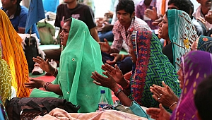 Hindistan'da gaz çıkarma yarışması