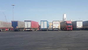 Suudi Arabistan'da bekletilen Türk tırlarının geçişine izin verildi