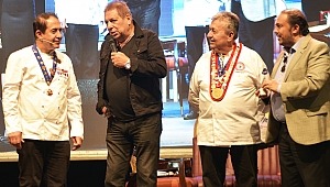 Erman Toroğlu  yarışmacı aşçılara tarif verdi…