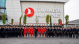 THY'nin pilot ve kabin memurlarından Mehmetçik'e asker selamı