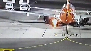 Mısır'da iniş yapan uçak alev aldı