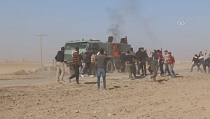 YPG/PKK yandaşları Rus askeri aracına molotofkokteyli ile saldırdı