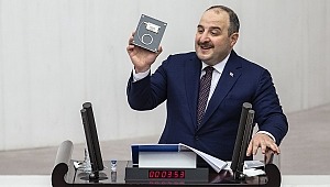 Bakan Varank, Ermaksan'ın kilogram değeri 2 milyon dolarlık çiplerini TBMM'de anlattı