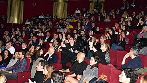 EMRE ALTUĞ'DAN BOL SÜRPRİZLİ 20. YIL KONSERİ