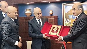 Libyalı isyancılar Türkiye’ye karşı Rumlara gitti