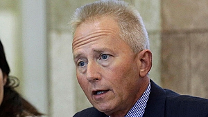 Trump'ın azline karşı olan Demokrat Partili isim Cumhuriyetçi Parti'ye geçecek