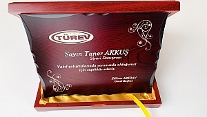 Türkiye Engelliler Vakfı’ndan Taner Akkuş’a Teşekkür Plaketi