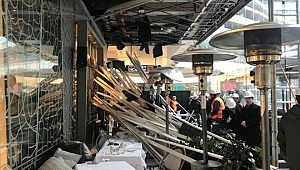 AVM'de asma tavan çöktü: