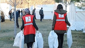 Türk Kızılay Elazığ'da Tüm gücüyle yaraları sarıyor