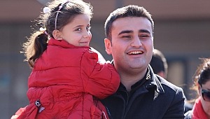 CZN Burak Özdemir,YETİM ÇOCUKLARLA BULUŞTU