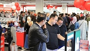 Samsung’un amiral gemileri ön siparişe açıldı