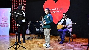  ÖĞRETMENİMLE MEMLEKETİMİN TÜRKÜSÜNÜ SÖYLÜYORUZ