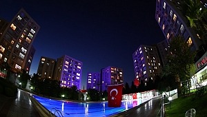 Bağcılarlılar 23 Nisan’da balkonları bayram yerine çevirdi