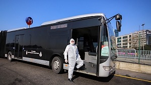 METROBÜS ŞOFÖRLERİ VİRÜSTEN KORUNMAK İÇİN TULUM GİYMEYE BAŞLADI