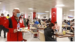 Sağlık çalışanlarına Kızılay'dan iftar yemeği