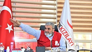 Türk Kızılay Küçükçekmece Şubesi Pide ve Su Dağıtarak Gönülleri Feth Etti