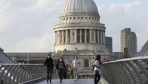 İngiltere'de Kovid-19'dan ölenlerin sayısı 42 bin 632'ye çıktı