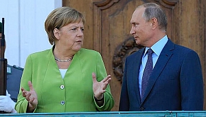 Putin, Merkel ile Libya'daki durumu görüştü