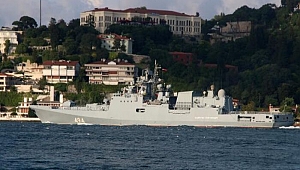 Rus savaş gemisi İstanbul Boğazı'ndan geçti
