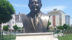  Tepki çeken Erbakan büstünü CHP'li Başkan kime sordu da yaptı?