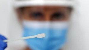 İngiltere'de insanda ilk denemeleri başarılı olan Covid-19 aşısında 'yeni aşamaya' geçildi