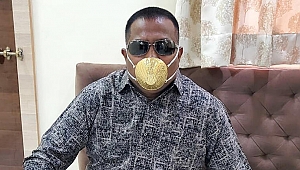 İzlediği videodan sonra aklına geldi! 4 bin dolara altın maske yaptırdı