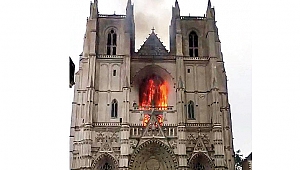 Katedral yangınında kundaklama şüphesi