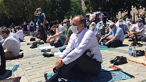 Muharrem İnce, Ayasofya'daki cuma namazına katıldı