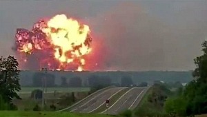 Sakarya'nın Hendek ilçesindeki havai fişek fabrikasında patlama meydana geldi.