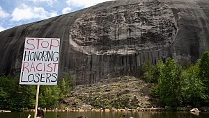 Silahlı Siyah Protestocular Atlanta’da Yürüdü
