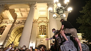 Yeni tedbirler nedeniyle sokaklar savaş alanına döndü!