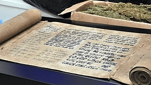 1900 yıllık el yazması Tevrat Başkan Erdoğan'da