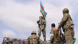 Azerbaycan'ın Milli Kahramanı İbrahimov'un şehit olduğu işgal altındaki mevziye Azerbaycan bayrağı dikildi