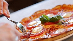 Dehşete düşüren olay! Pizzanın içinden jilet çıktı