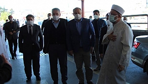 Erbaş’dan tedavileri süren depremzedelere geçmiş olsun ziyareti