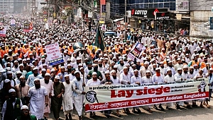 Hz. Muhammed karikatürü krizinde Macron’a öfke büyüyor!