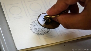 İktidarla muhalefetin 