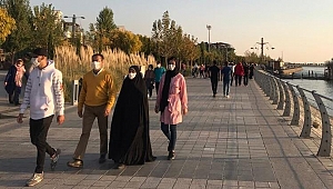 İran'da son 24 saatte 386 kişi Kovid-19'dan hayatını kaybetti