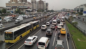 İstanbul’da trafik yoğunluğu yaşanıyor