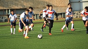 KENDİ KÜÇÜK, FUTBOLU BÜYÜK