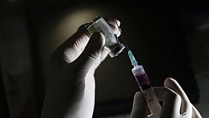 Oxford duyurdu! Aşı denemelerine katılan gönüllü hayatını kaybetti