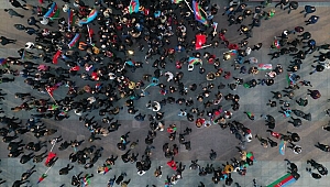 Azerbaycan halkı Karabağ zaferini meydanlarda kutluyor