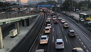 Eğitimde yeni aşamaya geçildi: İstanbul’da trafik oluştu!