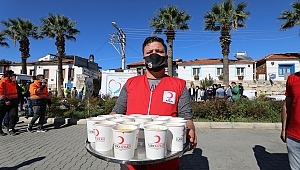 Kızılaydan İzmir Depremzedelere Sıcak Yemek