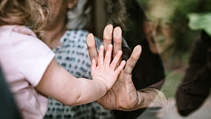 Pandemi yaşlıları nasıl etkiliyor?