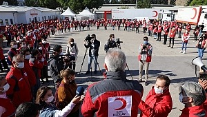 Türk Kızılay İzmir'in yaralarını sarmaya devam ediyor