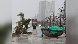 Vietnam’a yaklaşan Vamco Tayfunu şiddetli rüzgarlara neden oldu